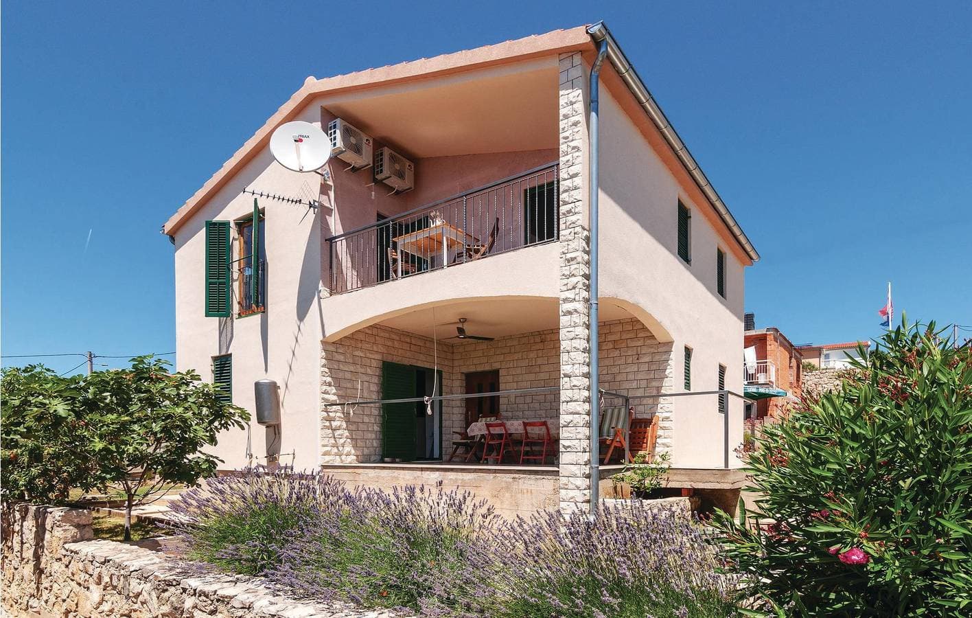 Gemütliche Ferienwohnung am Meer mit Terrasse, WLAN und Parkplatz 1