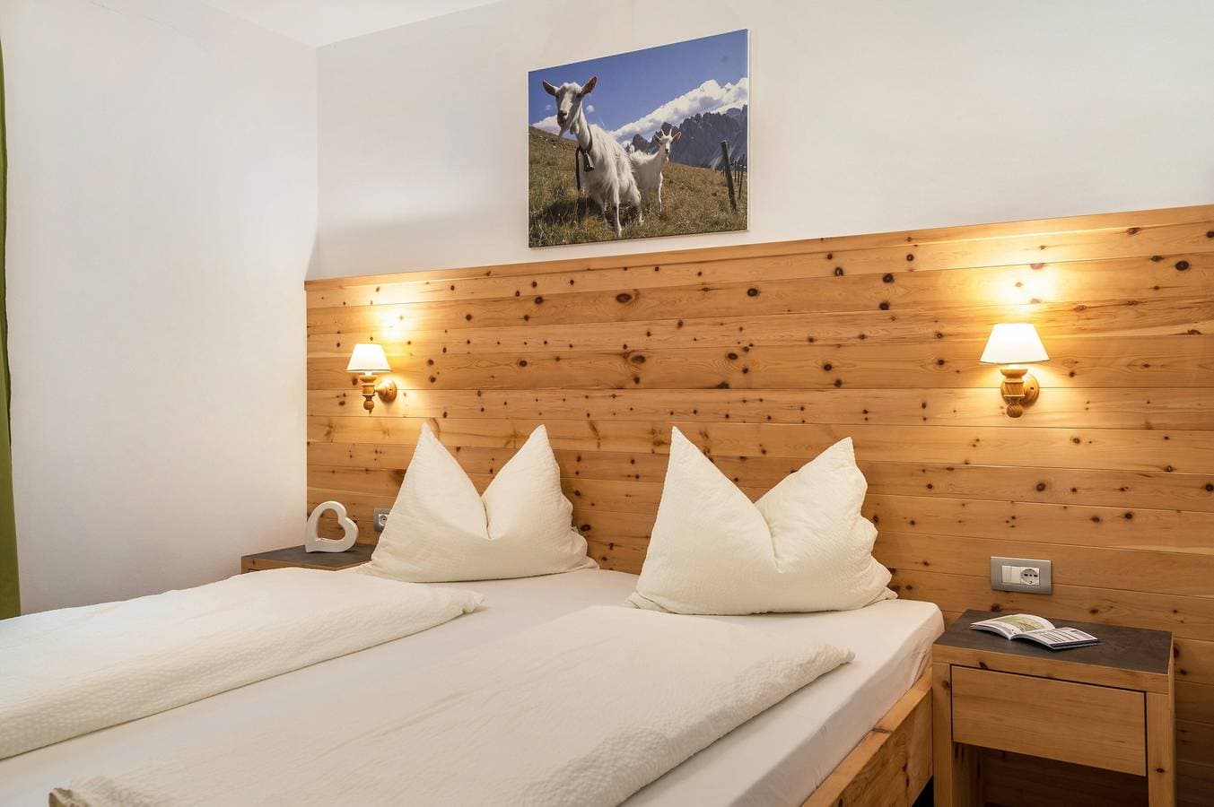Foto 12 von 24: Ferienwohnung "Montis Moarhof Natur Apartments" mit Bergblick, Gemeinschaftsterrasse und WLAN