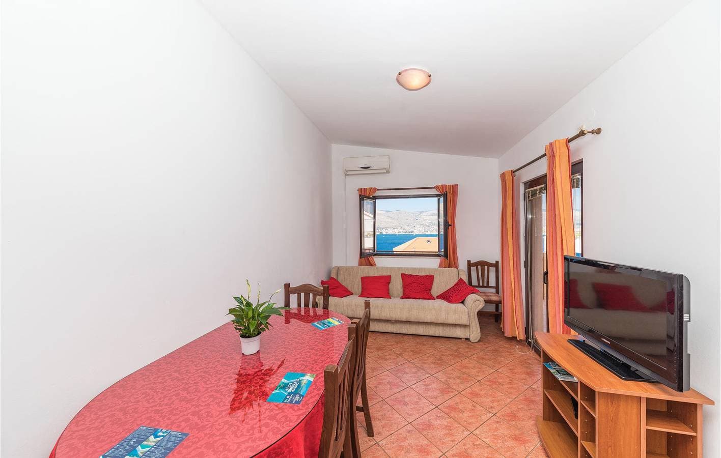 Foto 5 von 20: Gemütliche Ferienwohnung mit Terrasse, Küche und WLAN in der Nähe des Strandes Stari Porat