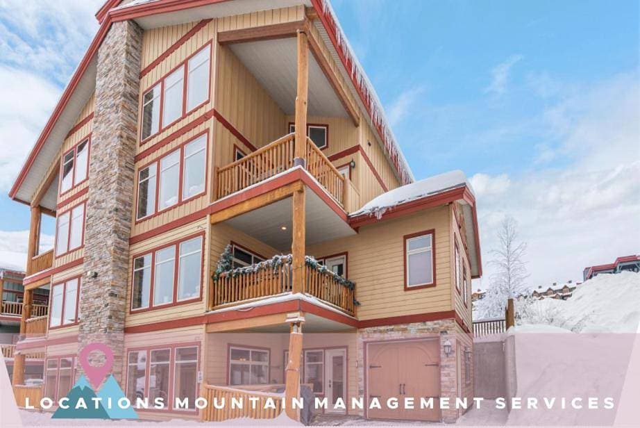 I Spy - Cozy Pet Friendly, Ski In Ski Out Condo with Private Hot Tub 1