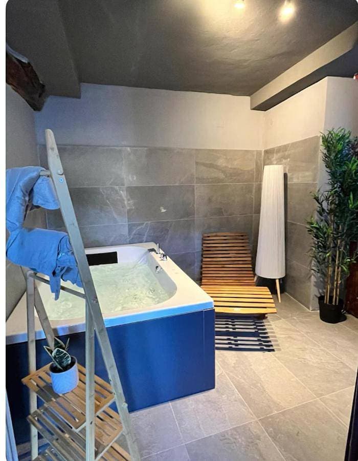 VILLA Como, Jacuzzi Spa and Private Pool 1