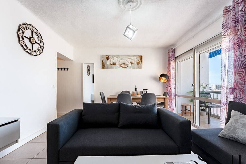 Foto 13 von 19: Bright central 2Br Stay Balcony & Sea View