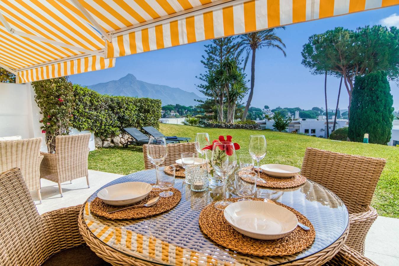 Azahara Marbella - Modern decorated apartment with lovely terrace view 1