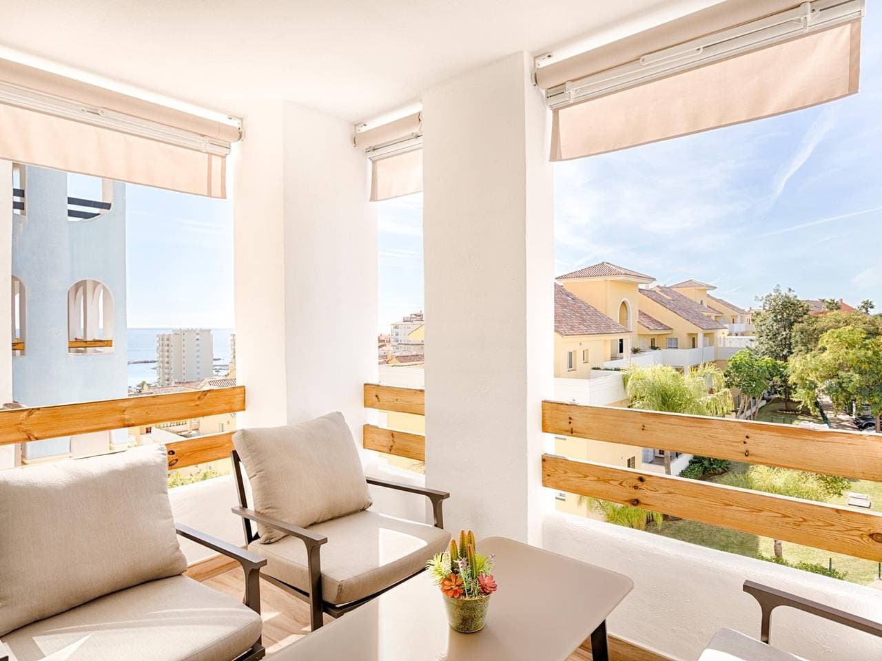 Foto 2 von 25: Real Sofía Puerto Estepona - Luxuriöse Ferienwohnung mit Terrasse, Pool und Meernähe