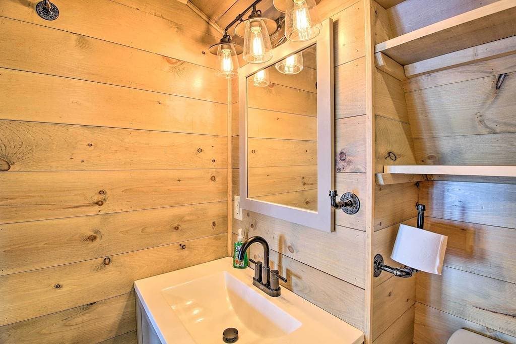 Foto 6 von 23: Neu! Sebago Lake Haven w / Deck & Waterfront View
