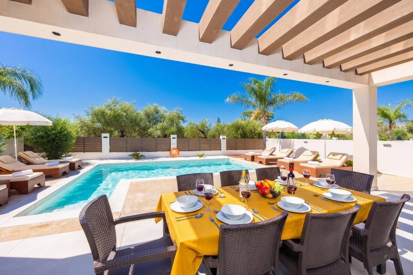 Foto 4 von 42: Villa für 8 Personen mit Garten