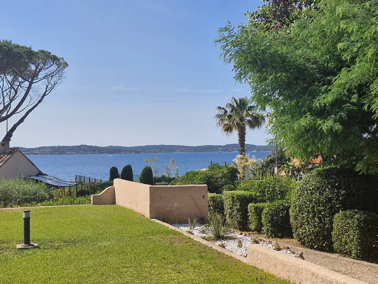 Foto 3 von 30: Klimatisiertes Studio mit Pool in Sainte-Maxime
