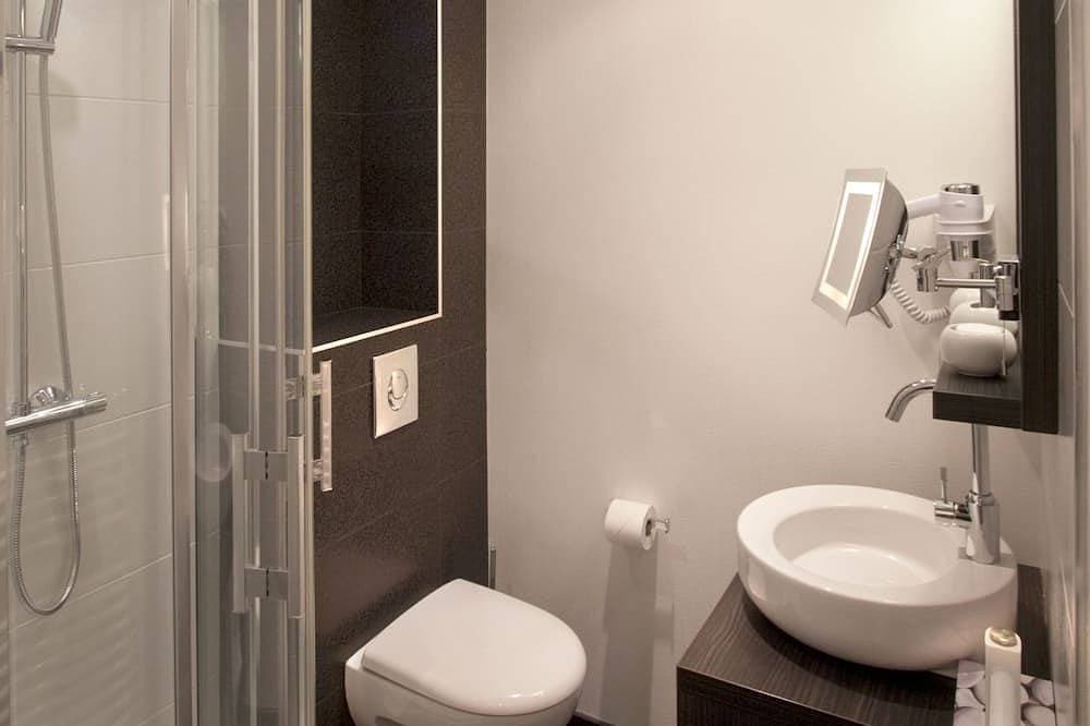 Foto 4 von 12: Vougeot-Studio-Design-Eigenes Badezimmer