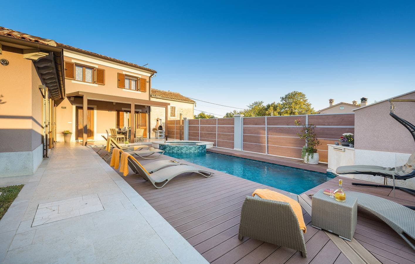 Foto 12 von 50: Geräumige 125 m² große Wohnung mit Pool, WLAN und Parkplatz