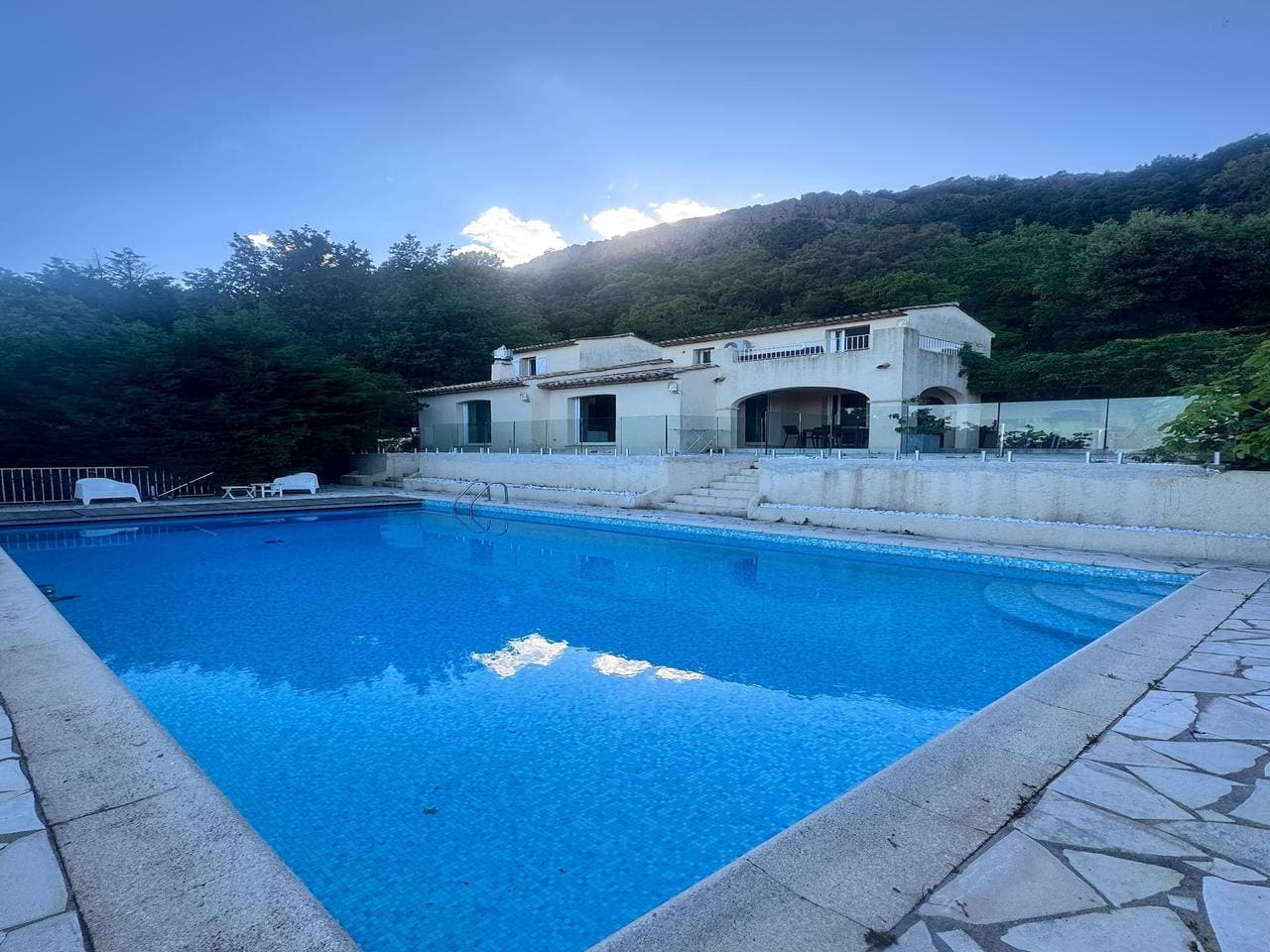 Foto 1 von 35: Villa mit Meerblick und beheiztem Privatpool