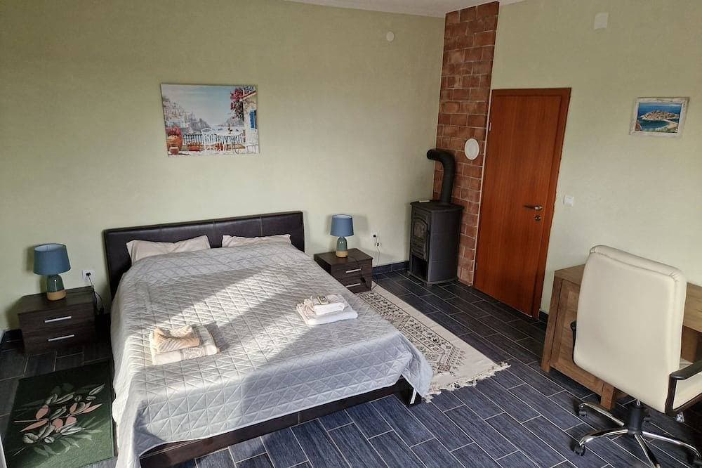 Foto 2 von 30: A 4-bedroom villa with private pool, located in quiet countryside, 2 km from sea