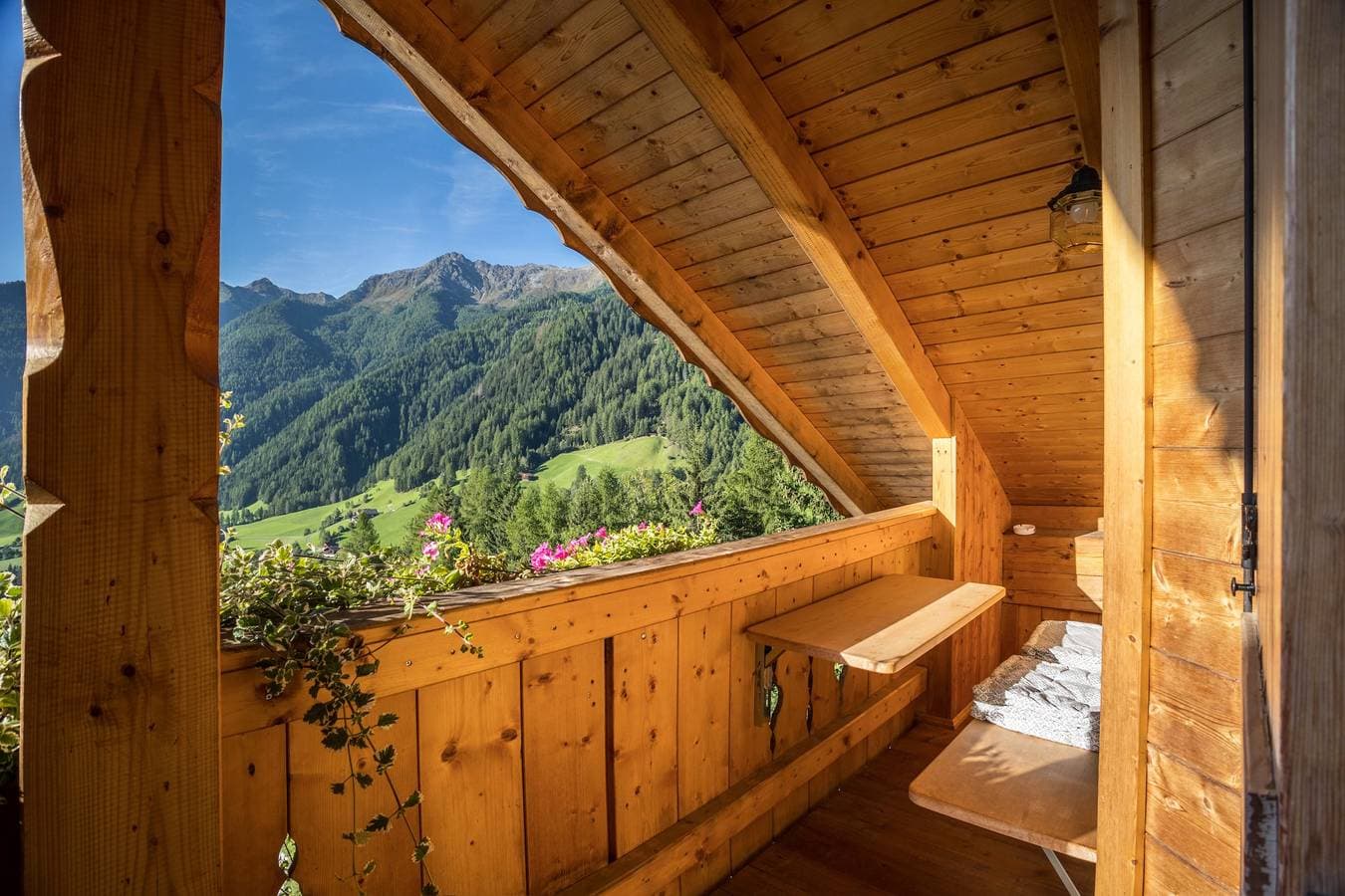 Foto 3 von 17: Ferienwohnung "Adult Only Wasserfall Tschorn" mit Bergblick, Balkon und WLAN