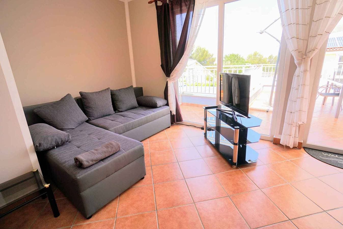 Foto 12 von 25: Ferienwohnung mit Balkon und Meerblick