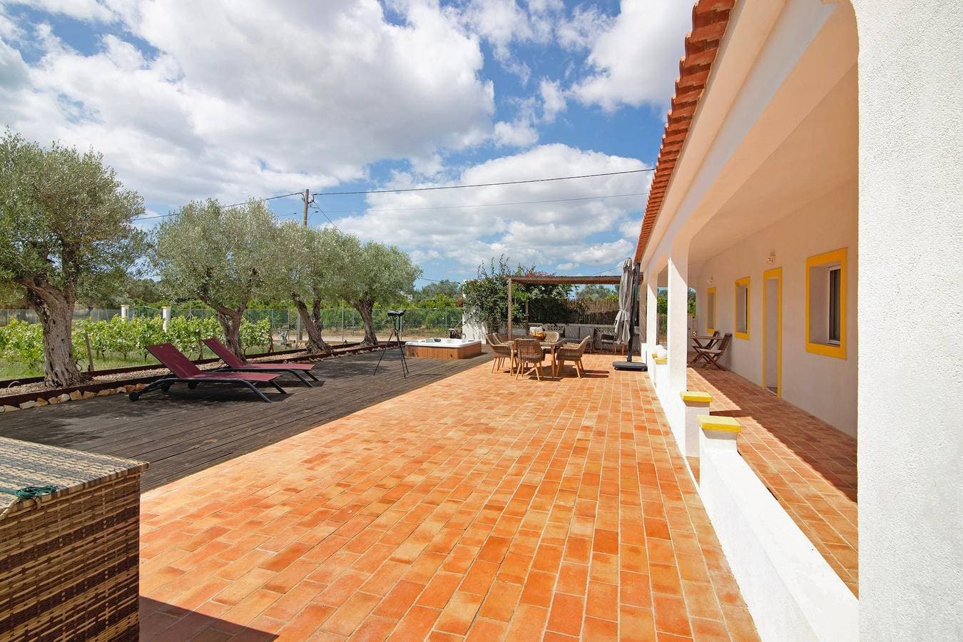 Foto 4 von 32: Ferienwohnung 'Casa Do Livramento Adega' mit Gemeinschaftspool, WLAN und Klimaanlage
