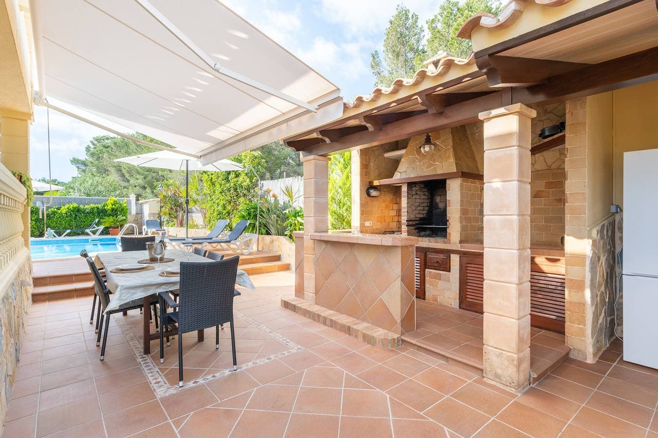 Foto 9 von 30: Klimatisiertes Landhaus mit WLAN, Pool, Garten, Terrasse und Balkon