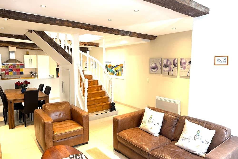 Foto 9 von 11: Maison Girasol, Sleeps 4 w/ Pets On Request