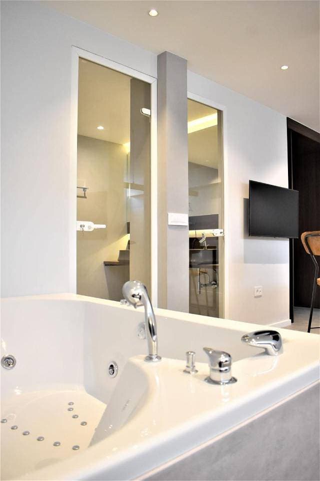 Foto 7 von 21: Suite with Spa Bath