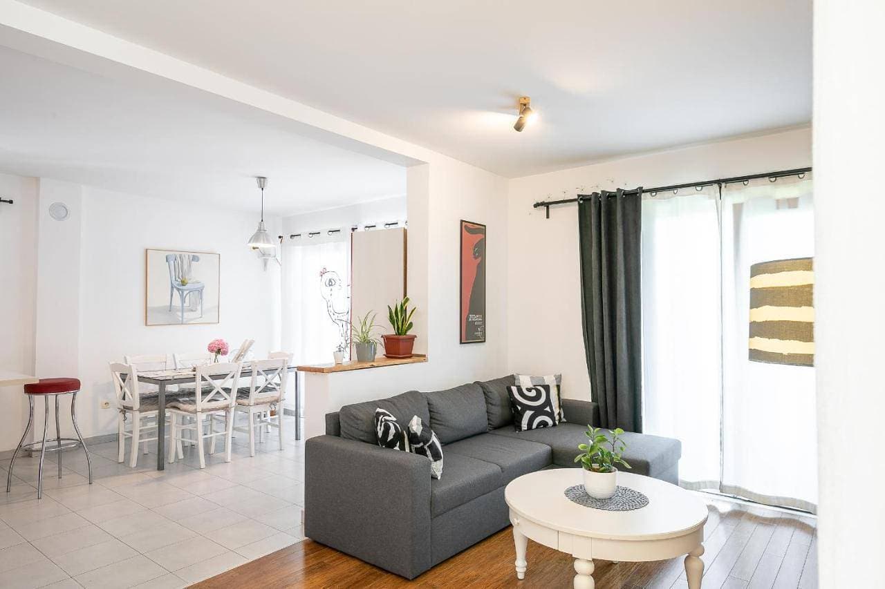 Foto 5 von 28: Two-Bedroom Apartment with Balcony