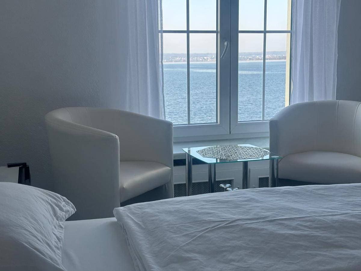 Foto 3 von 9: Double Room with Lake View