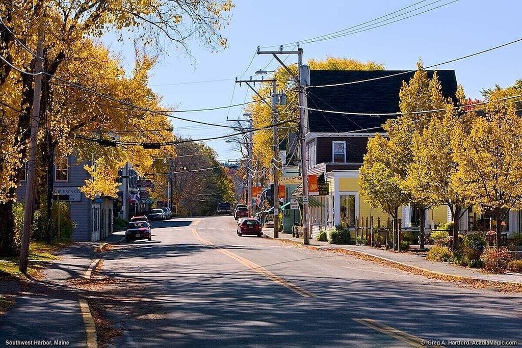 Acadia Southwest Harbor House. Close to hiking trails, restaurants & shops. 1