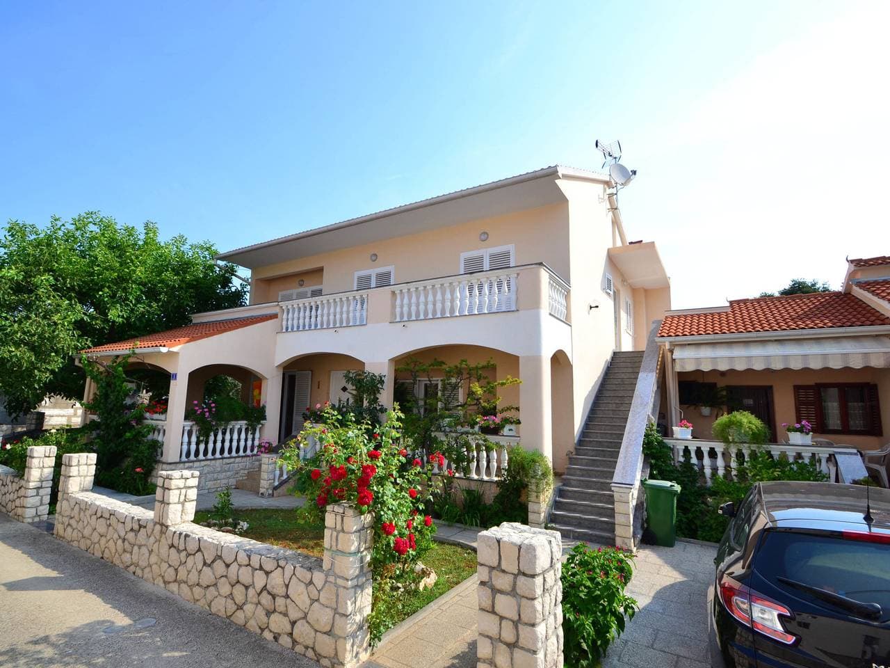 Foto 13 von 23: Dević