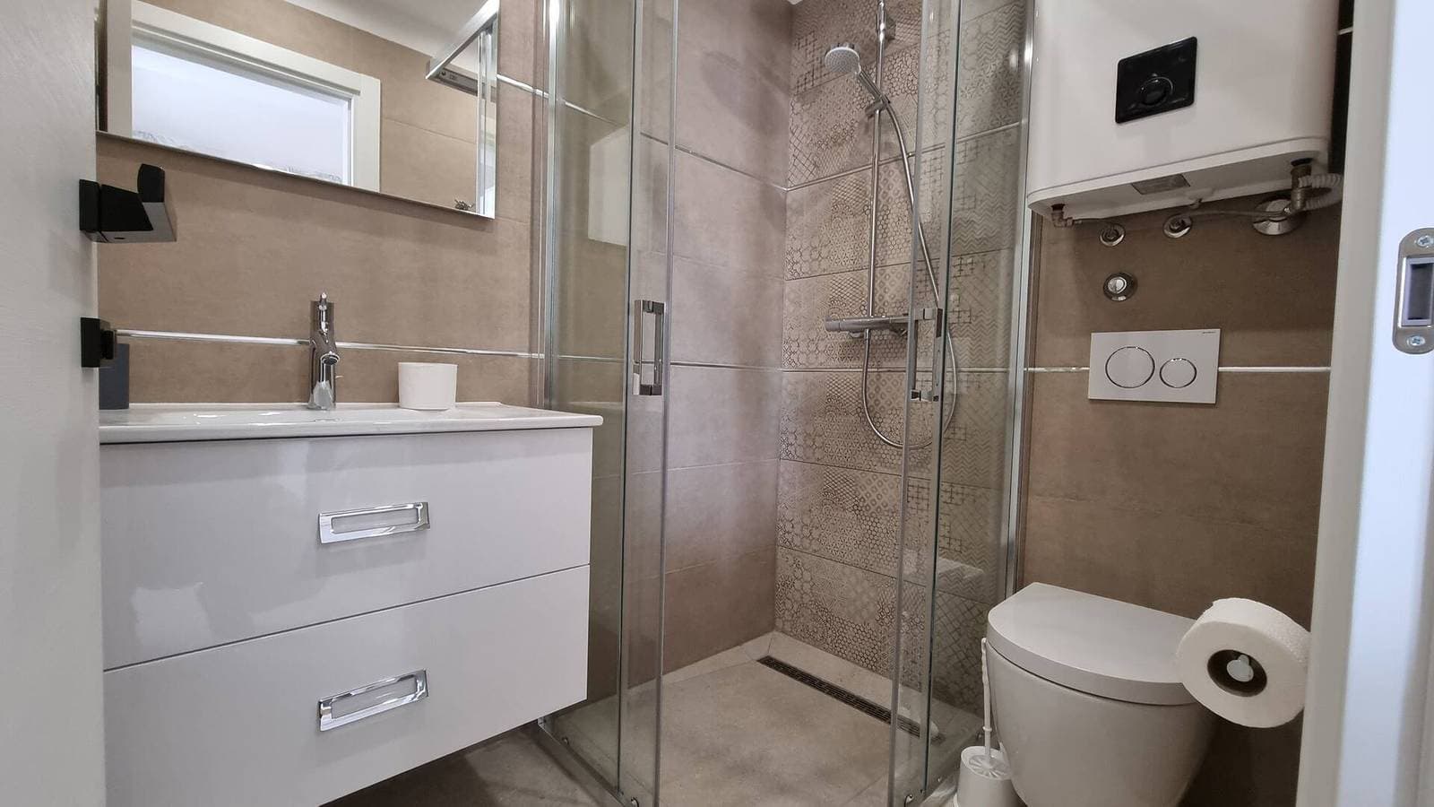 Foto 8 von 13: Luxusapartment Punta Silo - Studio, 30 m vom Meer, Meerblick, Swimmingpool, Außendusche, Smart-TV, Waschraum, privater Parkplatz