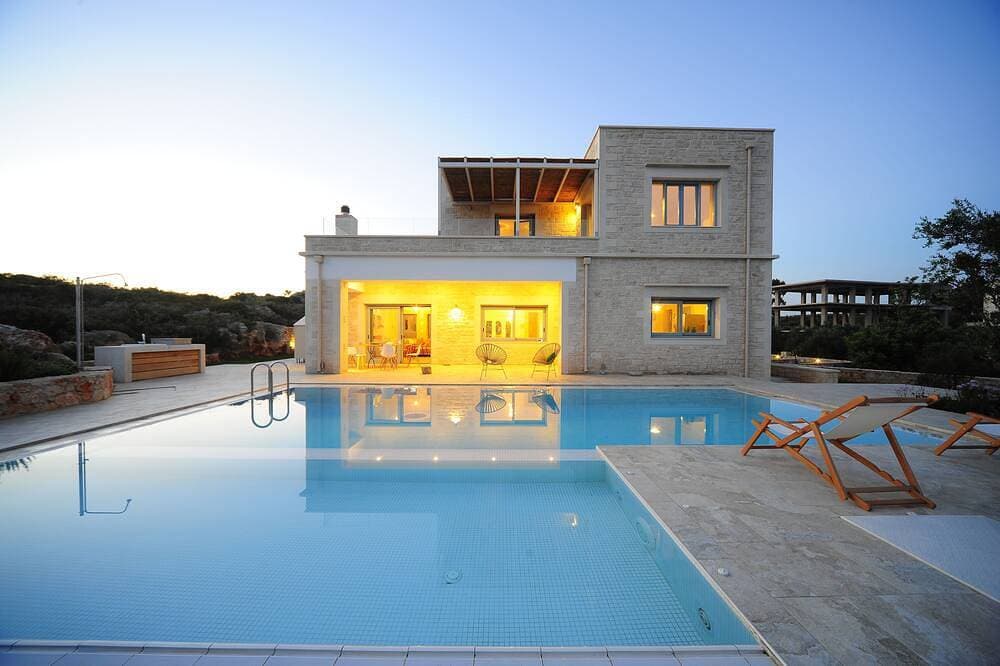 Luxury villa with private pool near Chania 1