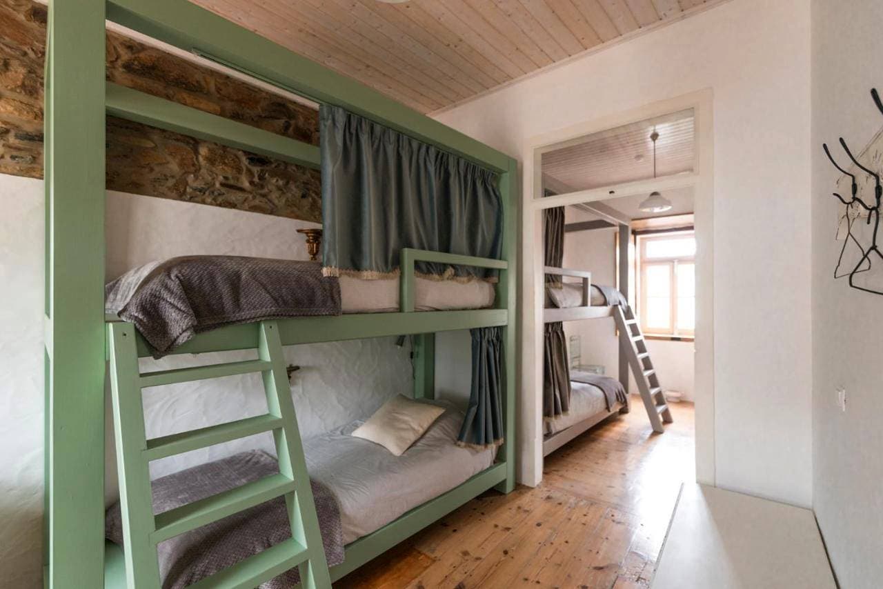 Foto 4 von 26: Triple Room with Private Bathroom