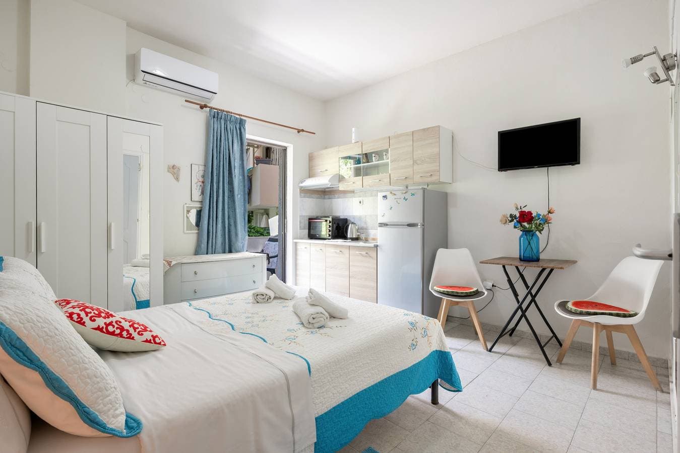 Foto 6 von 17: Einzimmerapartment 'Olga 2' mit Meerblick, WLAN und Klimaanlage