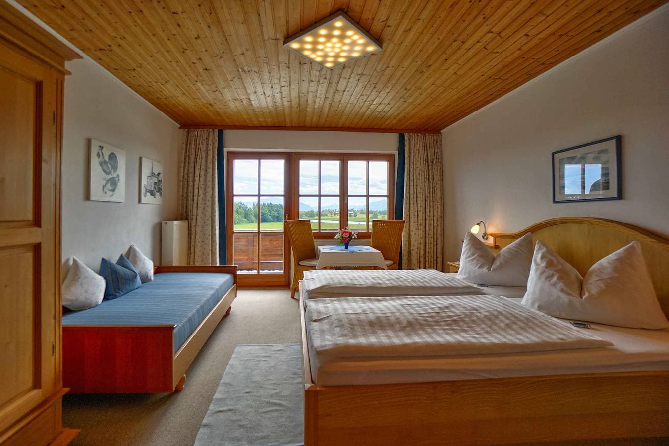 Foto 11 von 14: Karlshof - Balkonzimmer mit Du/Wc und Balkon