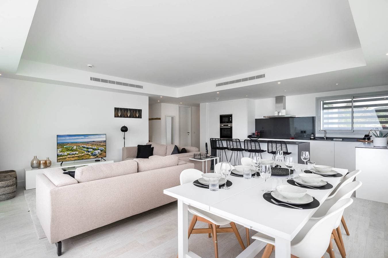 Foto 9 von 60: Stylish 3-Bed Apartment | Alcazaba Lagoon 1514