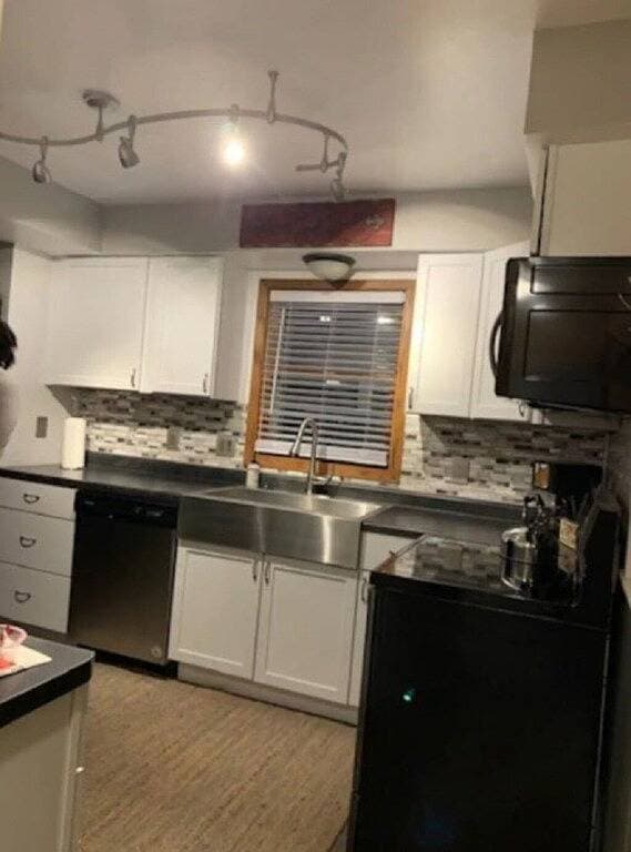 Full House on secluded road, 4 bed 2 bath, fully furnished basement w/bar + beds 1