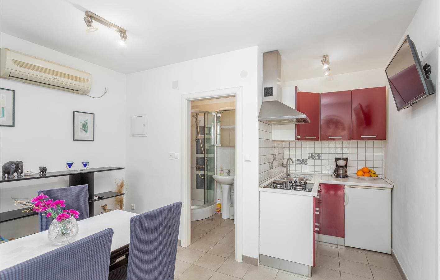 Foto 7 von 24: Gemütliches Apartment am Strand mit Terrasse und moderner Ausstattung