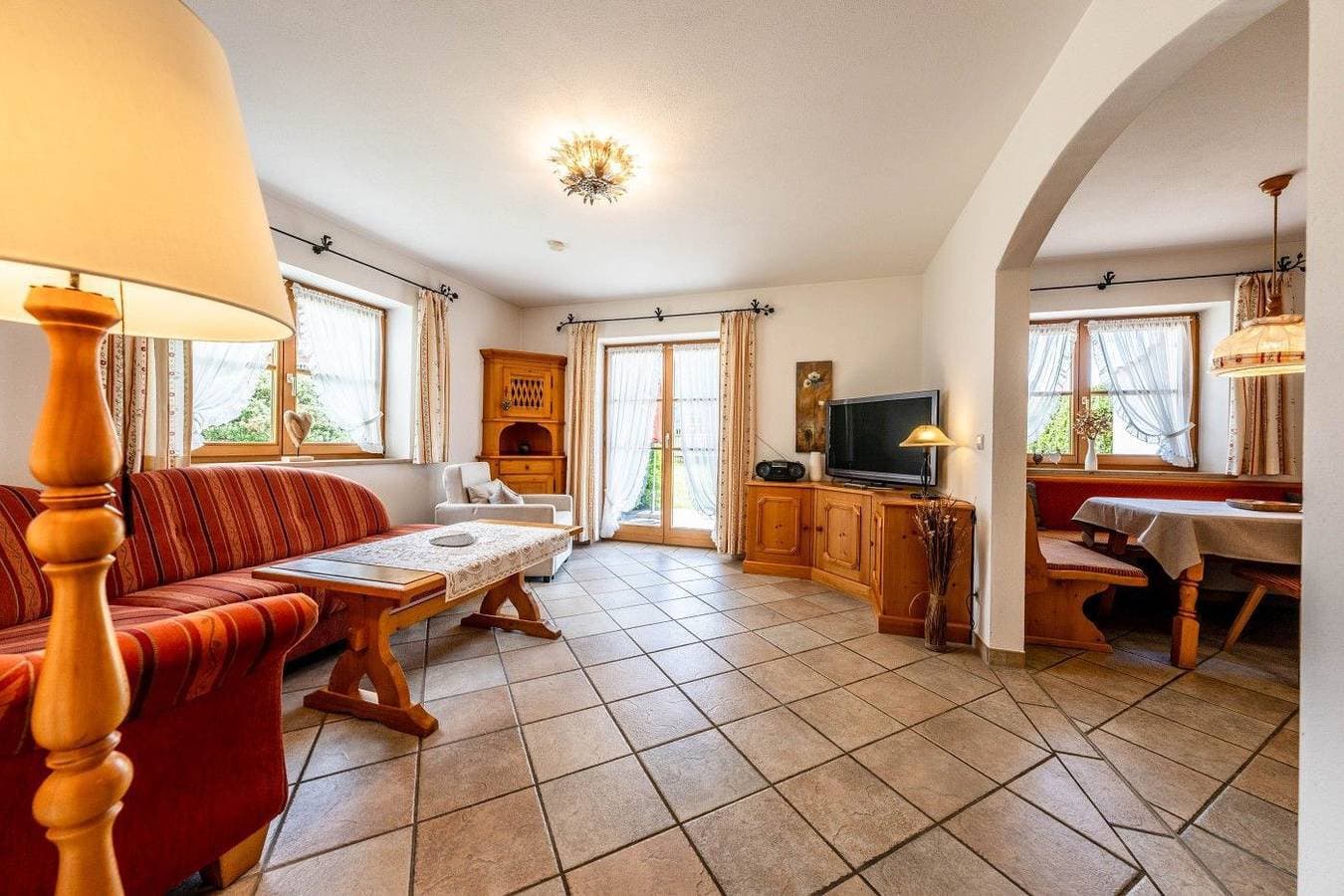 Haus Lara – Fewo 1 mit Terrasse, WLAN und 4-Sterne Komfort in Wallgau 1