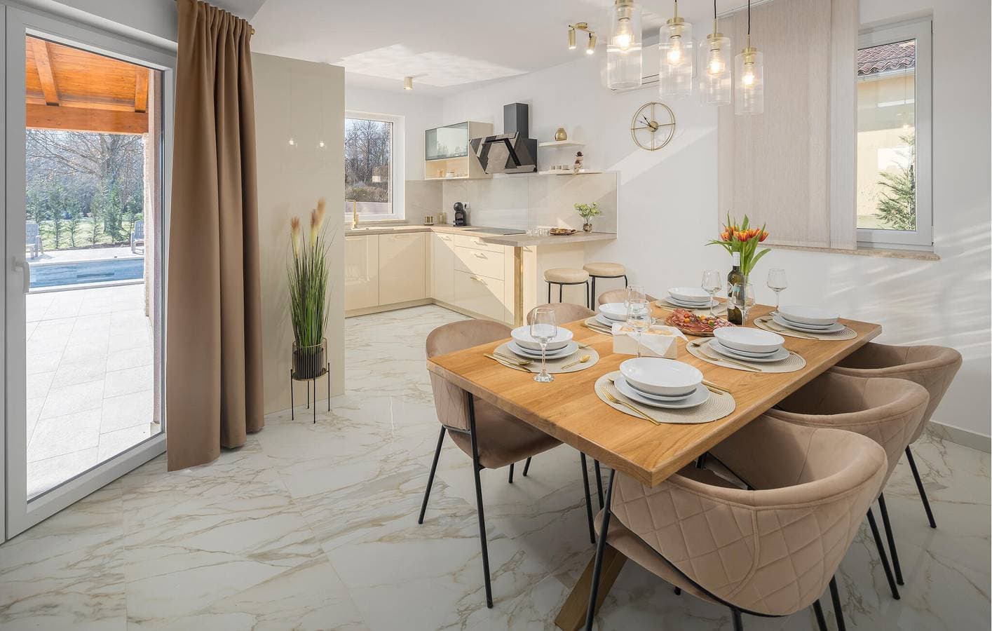 Foto 7 von 43: Gemütliche 2-Zimmer-Wohnung in der Nähe des Stadtzentrums mit Pool und Terrasse