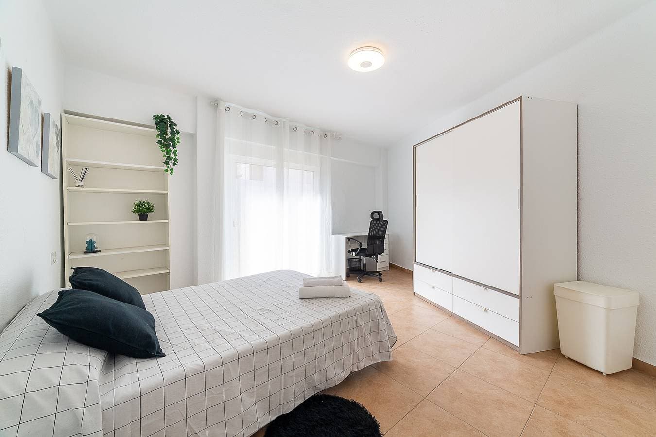Foto 9 von 27: Wohnung in El Zapillo: Meerblick, WLAN, Klimaanlage im Wohnzimmer, Deckenventilatoren