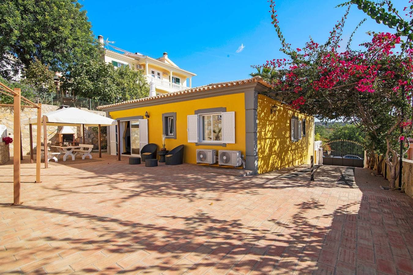 Foto 6 von 28: Ferienvilla Isabel mit Bergblick, WLAN, Klimaanlage, Pool, Garten und Grill