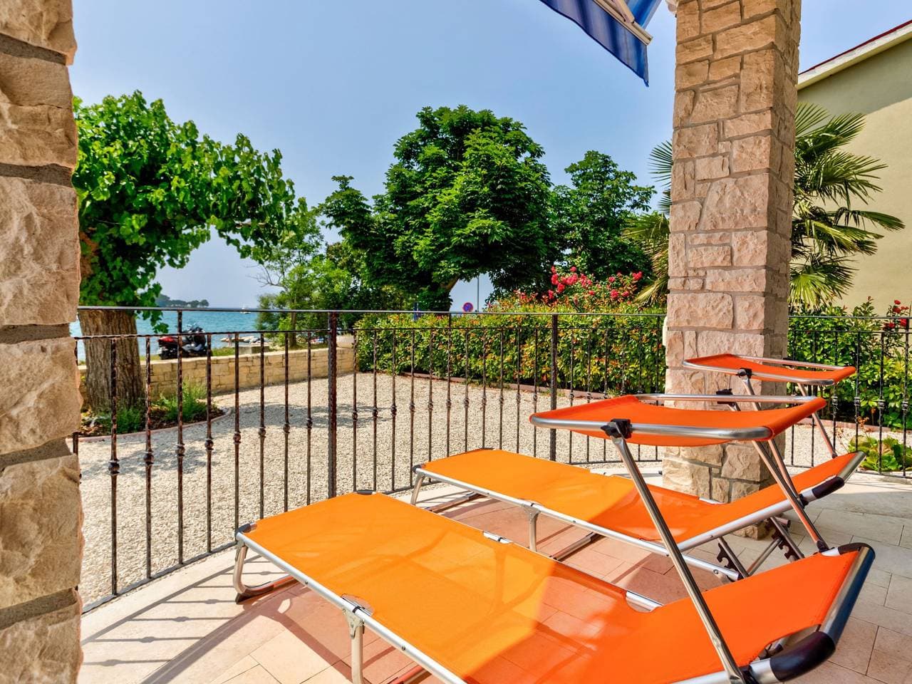 Foto 3 von 34: Moderne Ferienwohnung mit Balkon direkt am Strand