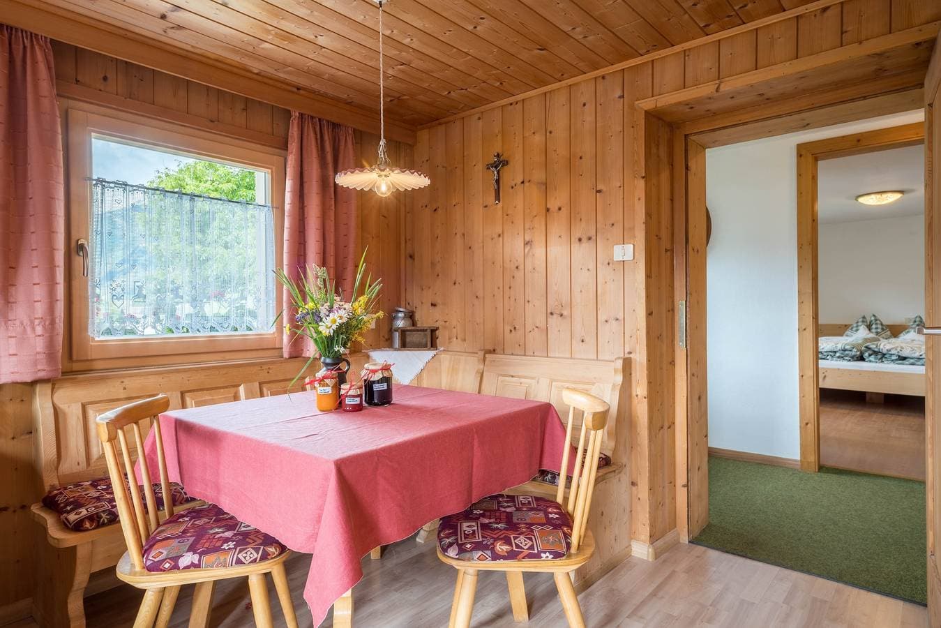 Foto 3 von 26: Ferienwohnung ,,Hochwilde Jogglanderhof" mit Bergblick, privatem Balkon und Wlan