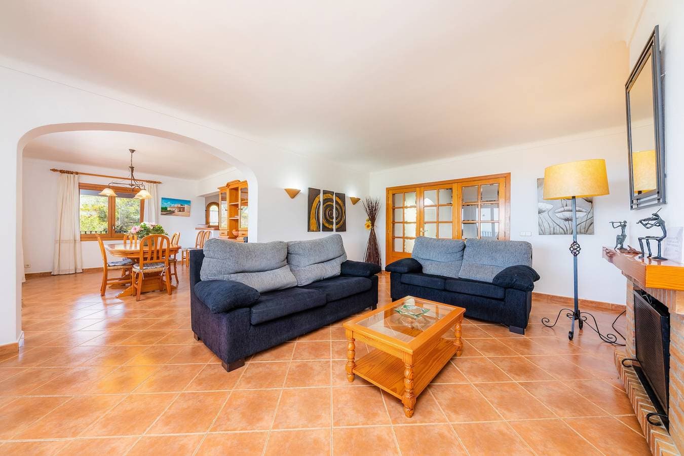 Foto 7 von 31: Villa „Es Puig“ mit Berg- und Meerblick, Balkon, Terrassen, Garten und Pool