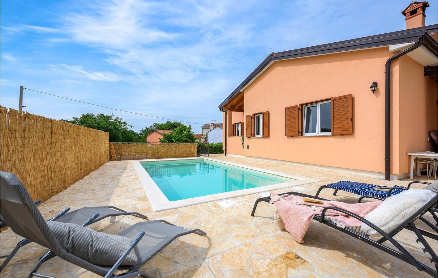 Reizende 2-Zimmer-Wohnung mit Pool in der Nähe von Momjan und Moružija 1