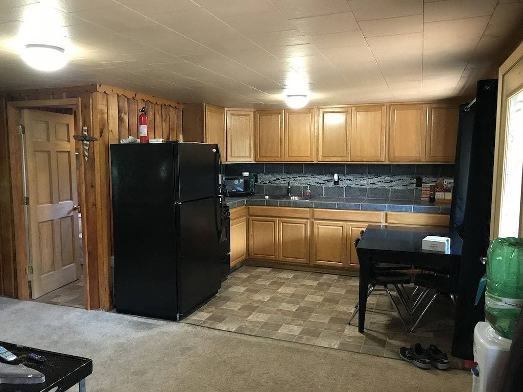 Foto 2 von 17: Moderne 2 Schlafzimmer, 1 Bad, nur wenige Schritte vom Au Train River