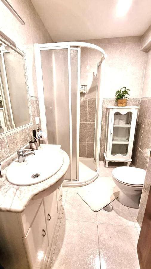 Foto 5 von 46: Two-Bedroom Apartment