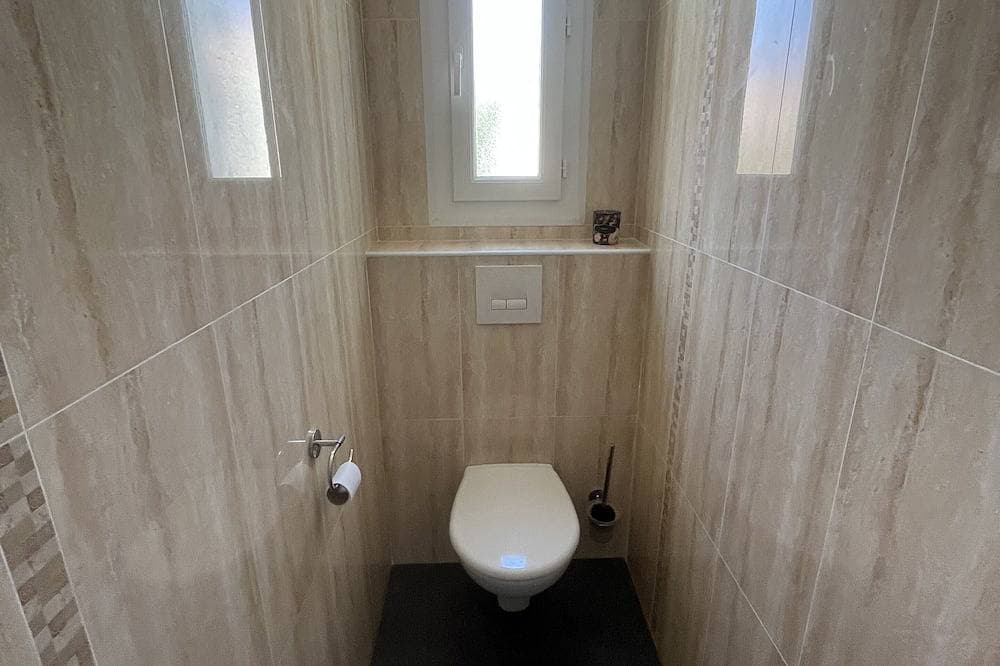 Foto 11 von 30: Superb upstairs villa with private garden and parking.