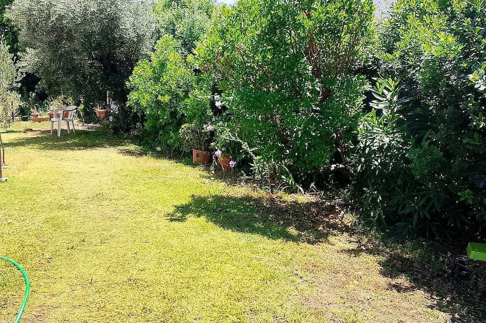 Foto 3 von 10: Villa bifamiliare con giardino  con tre camere da letto a 300 Mt dalla spiaggia