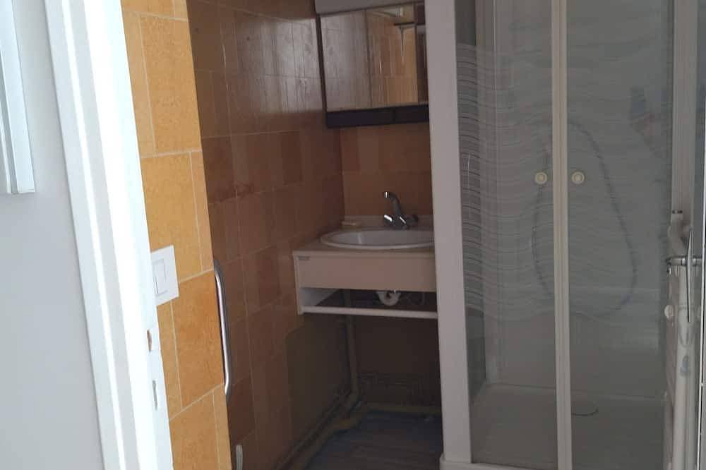Foto 4 von 8: Studio type T2, hypercentre, furnished with air conditioning and parking
