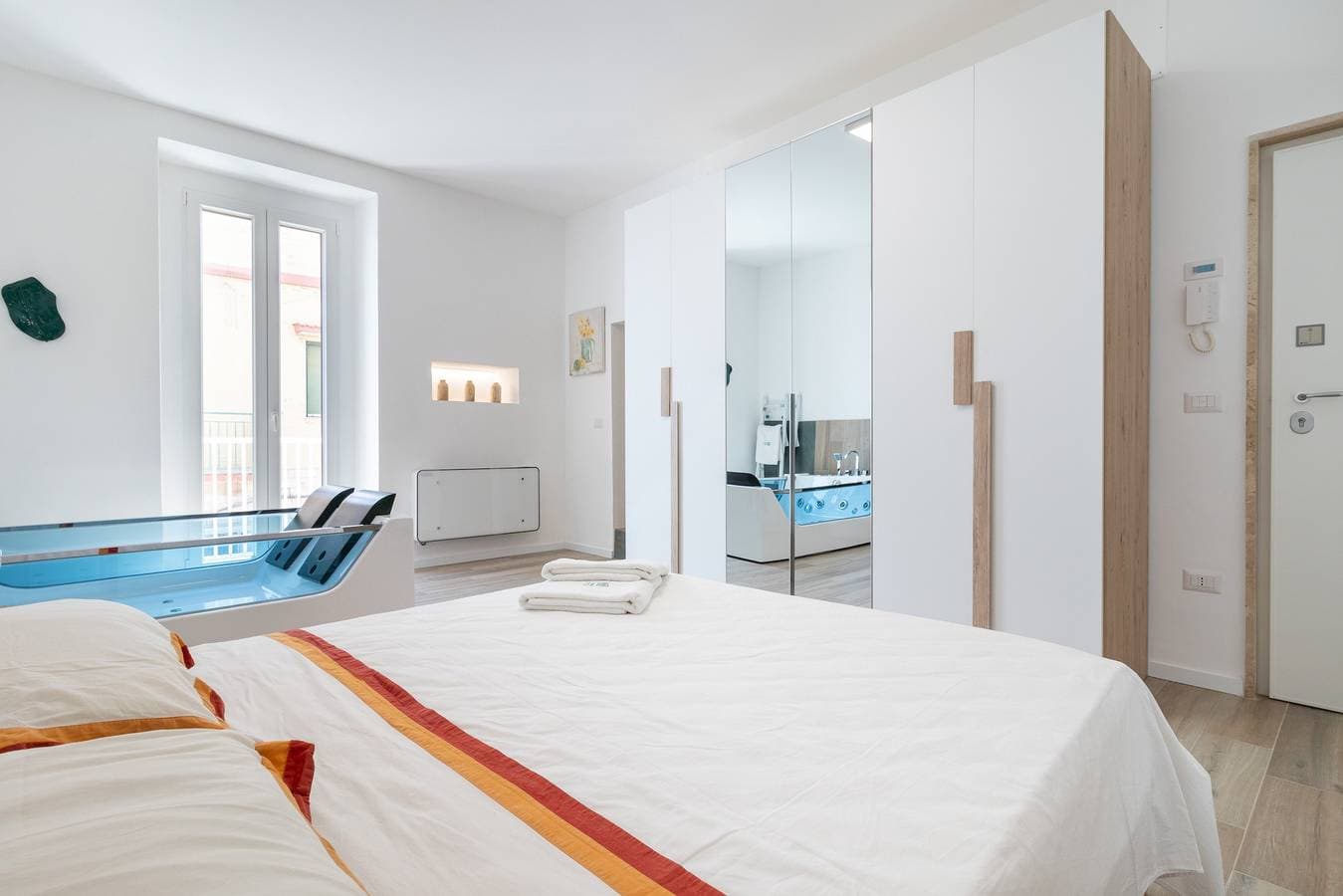 Foto 11 von 25: Ferienhaus 'Suite N12 - Luxury Apartment' mit Meerblick, WLAN und Klimaanlage
