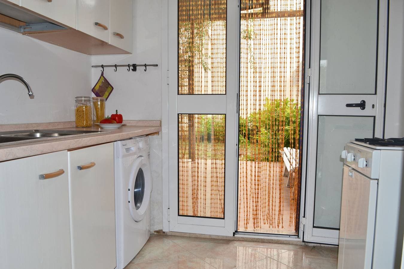 Foto 12 von 33: Bezauberndes Strandhaus mit großen Terrassen und Garten
