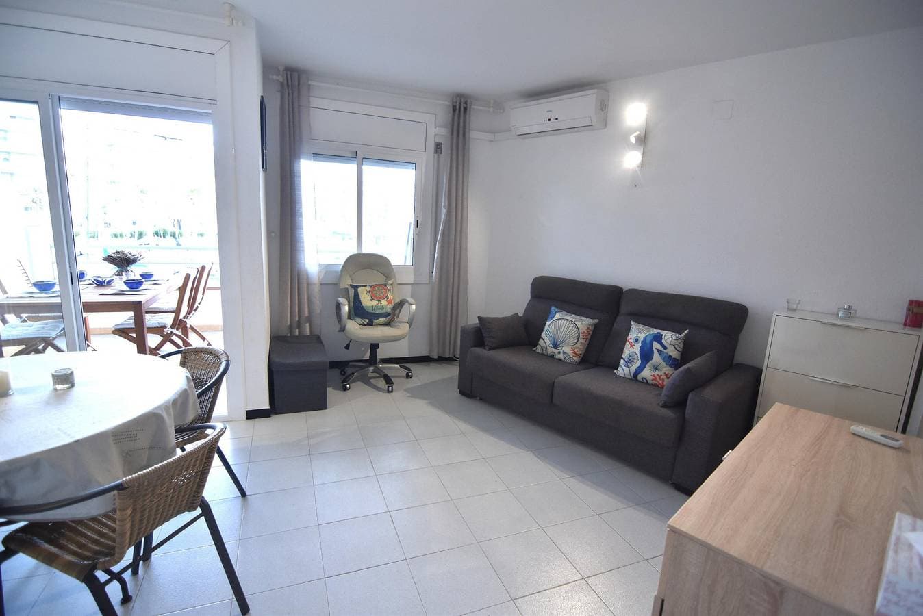 Foto 9 von 26: Gemütliche Wohnung mit Terrasse und Kanalblick, in der Nähe des Strandes in Roses, Costa Brava.