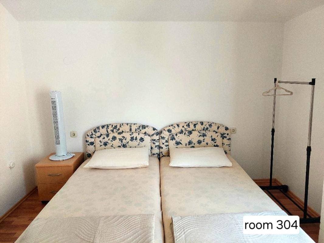 Foto 2 von 10: Triple Room with Lake View